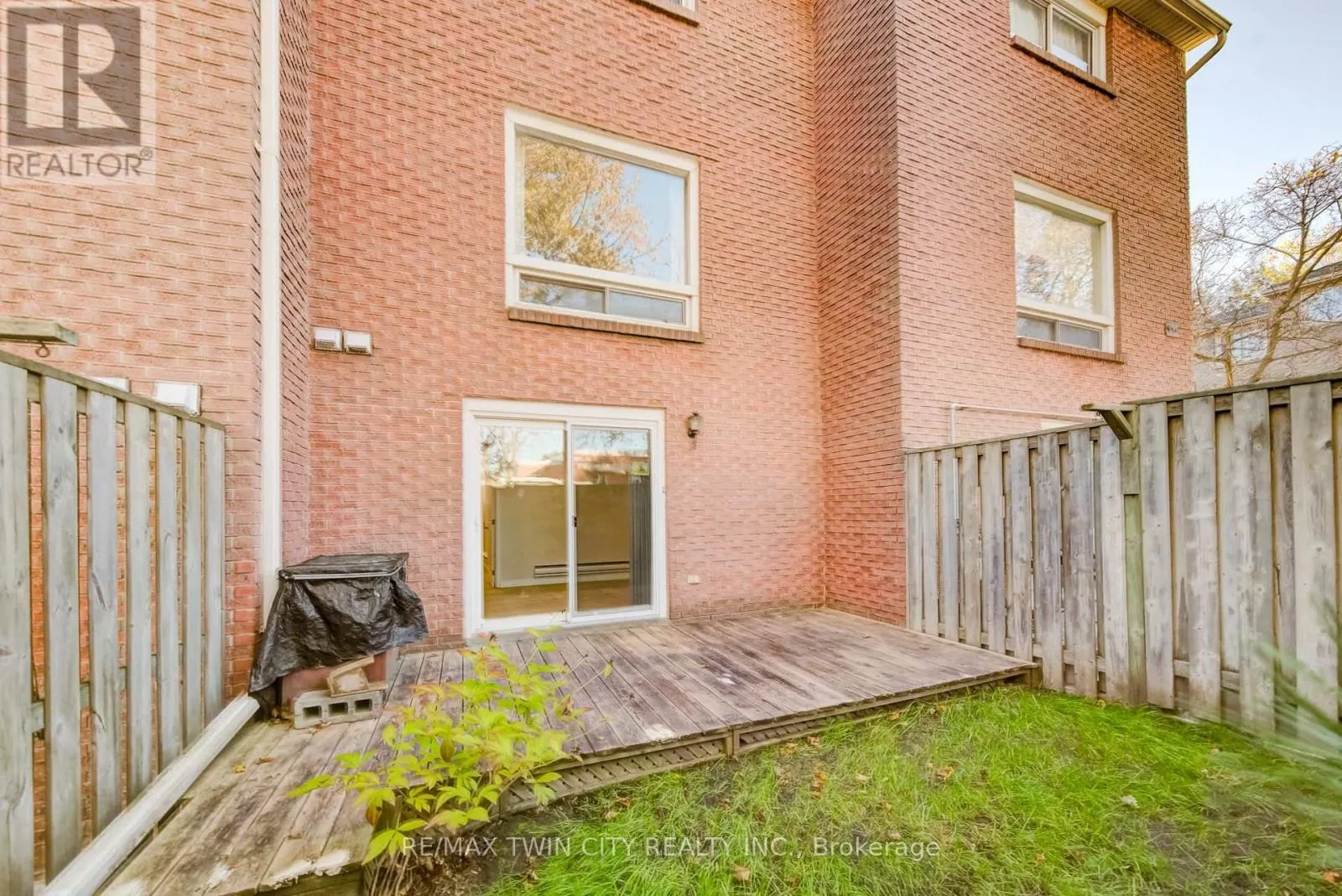 25 - 121 MORGAN AVENUE