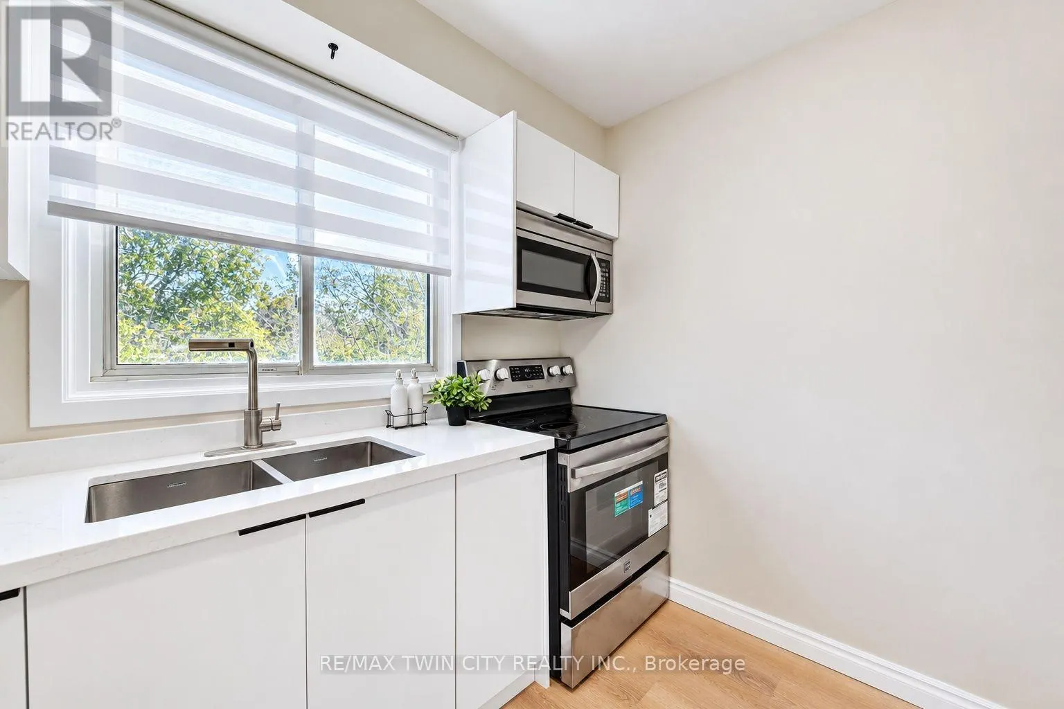 25 - 121 MORGAN AVENUE