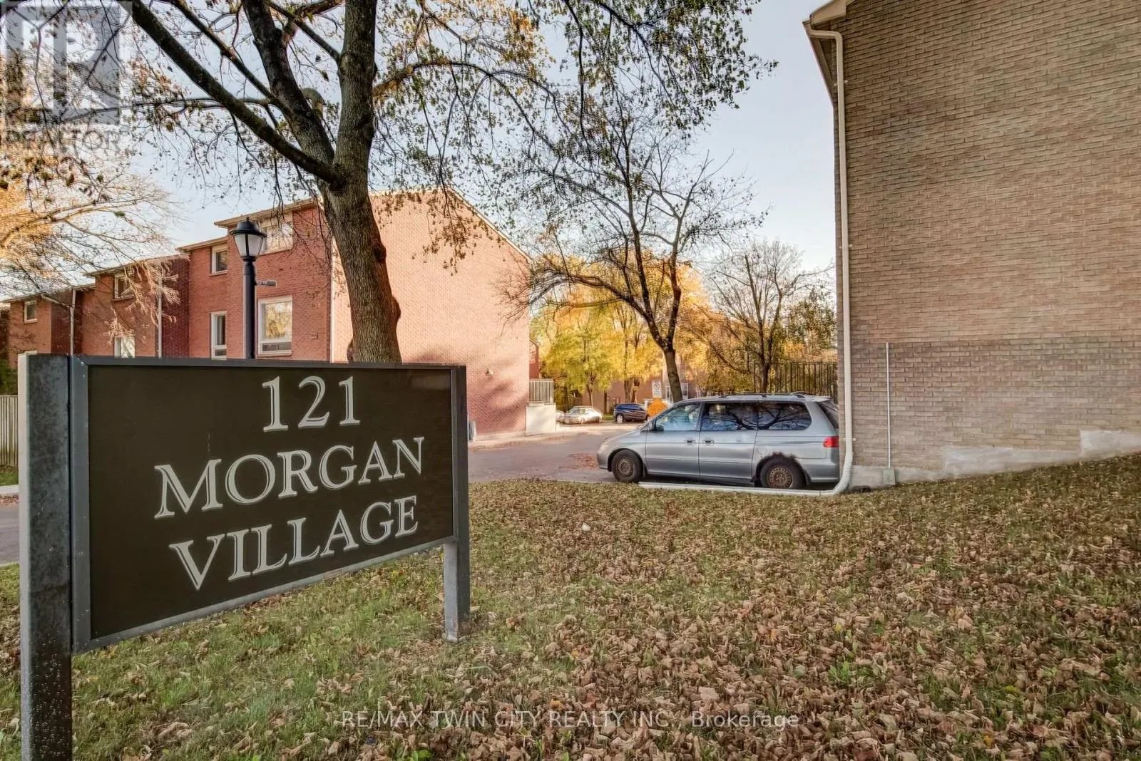 25 - 121 MORGAN AVENUE