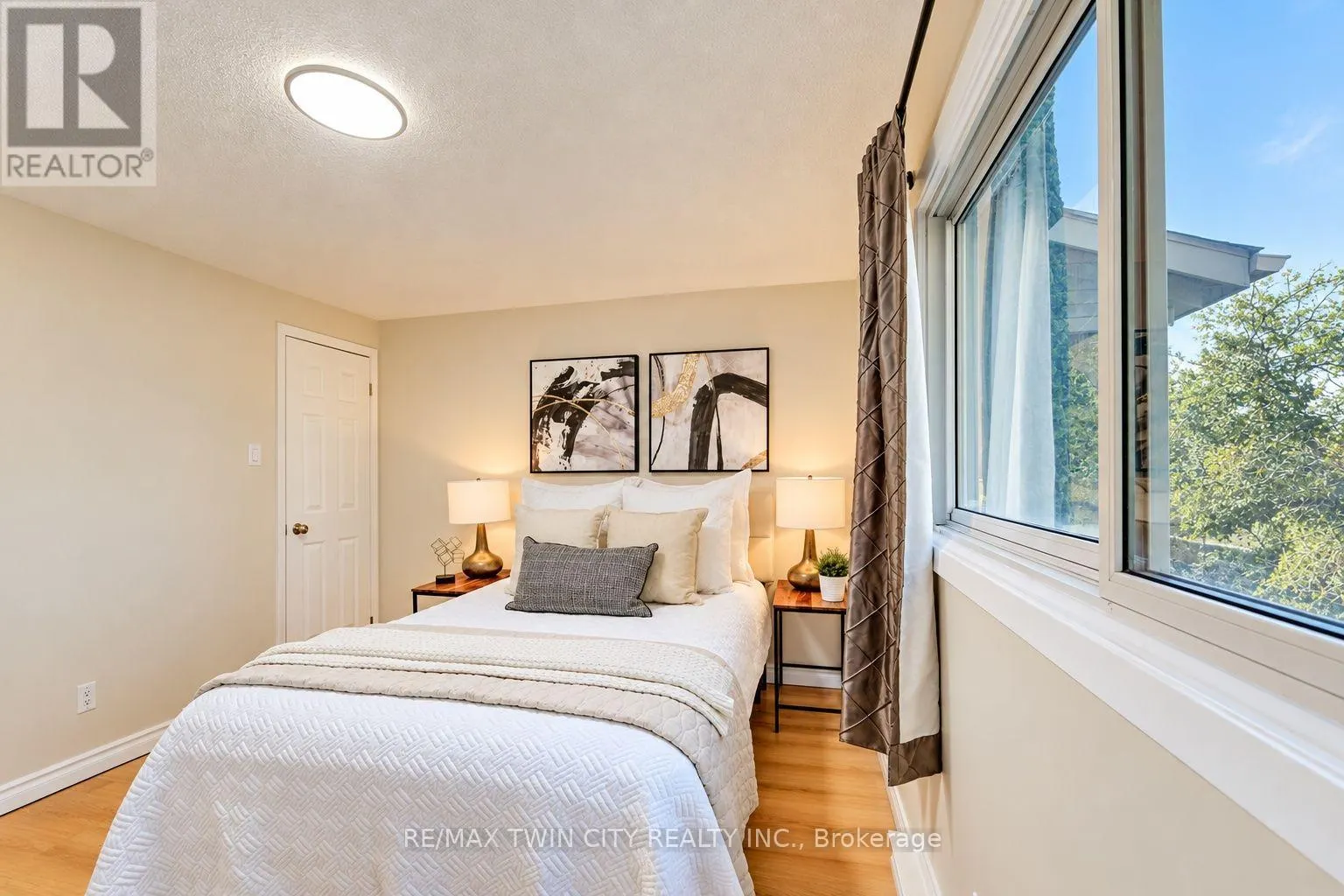 25 - 121 MORGAN AVENUE