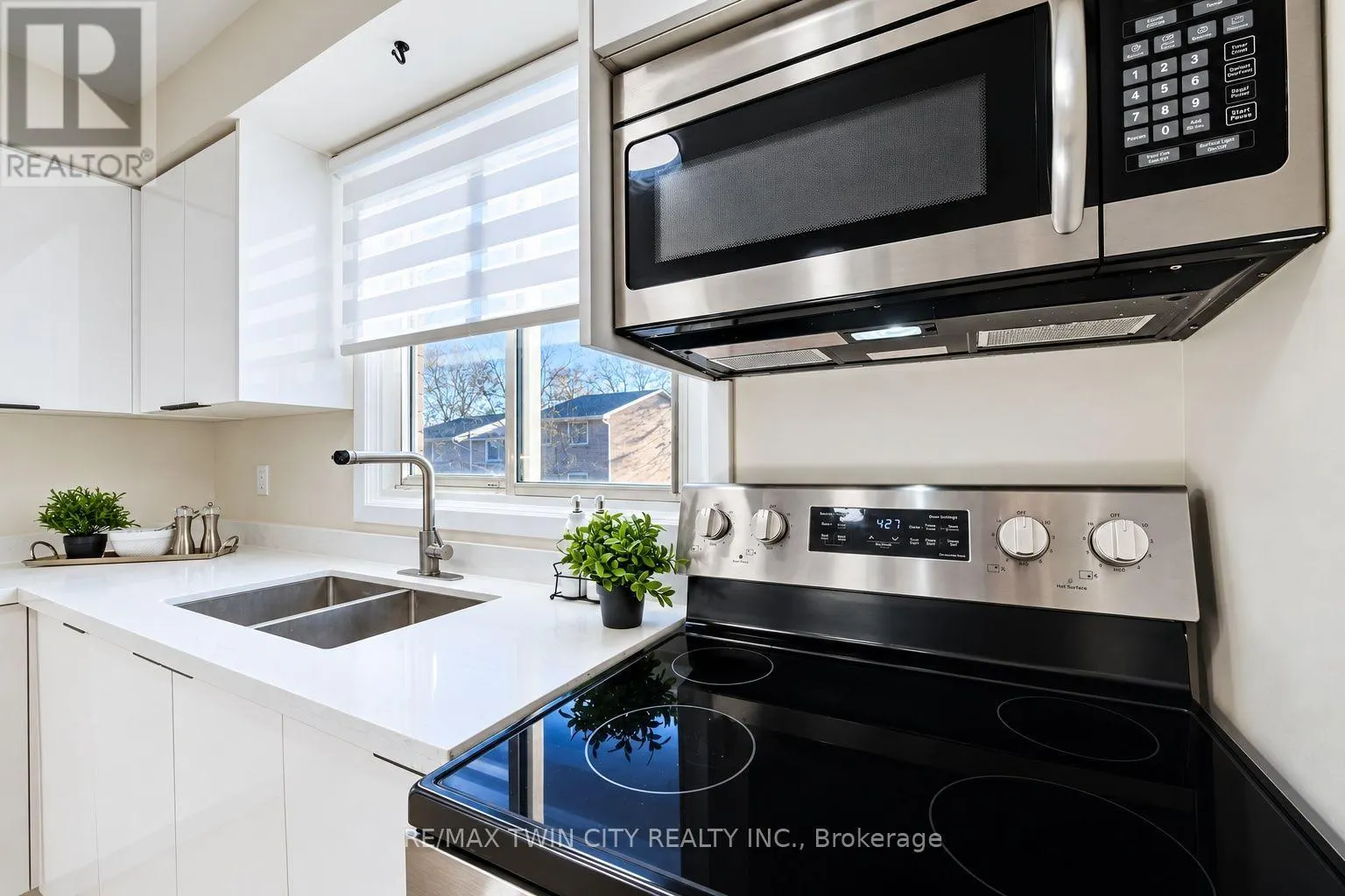25 - 121 MORGAN AVENUE