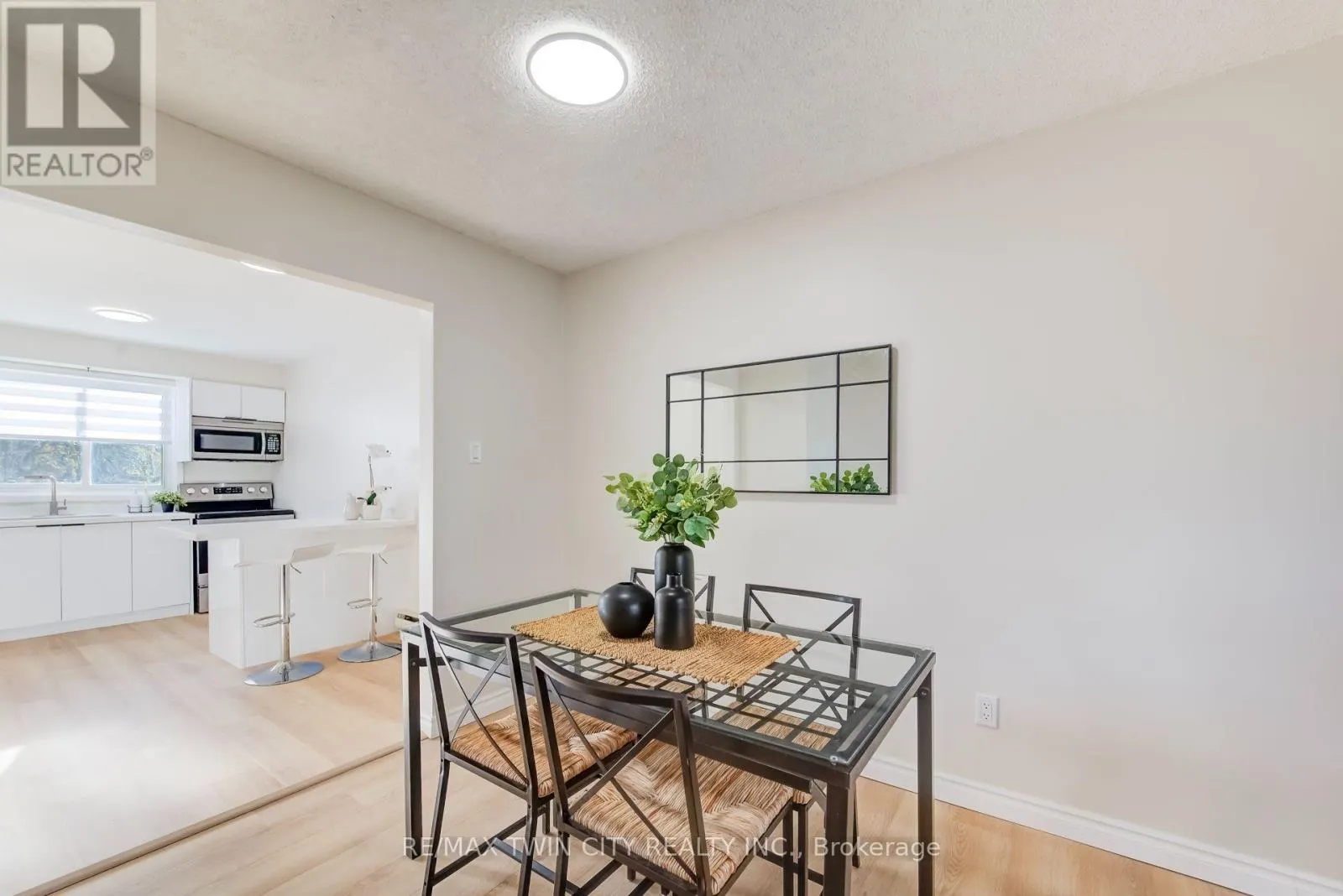 25 - 121 MORGAN AVENUE