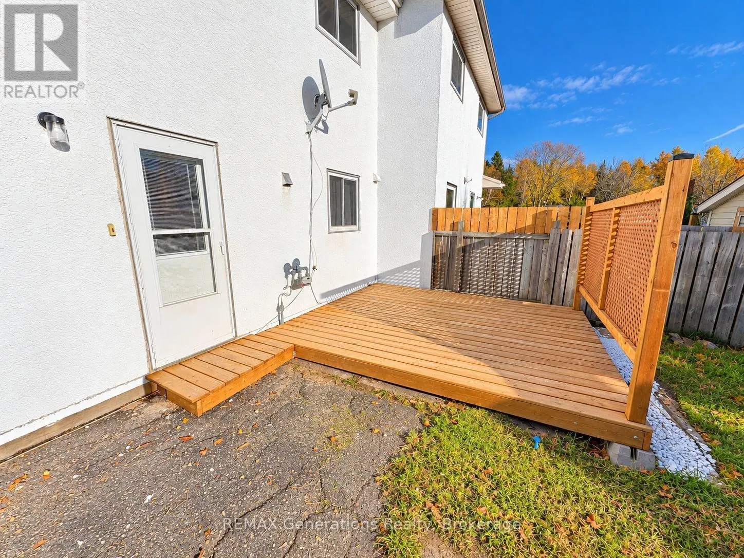 490 LANARK CRESCENT