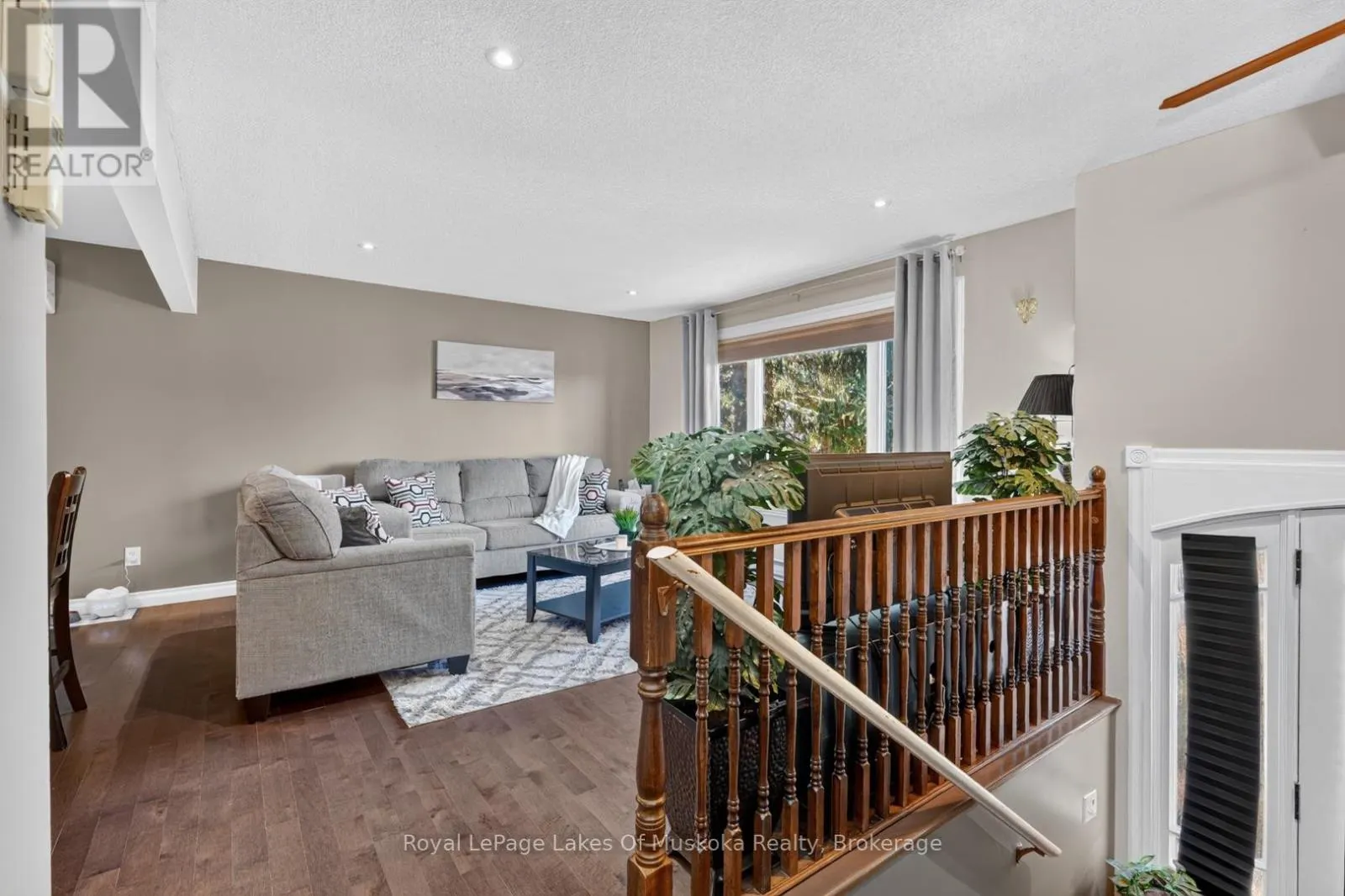 9 SHAW CRESCENT
