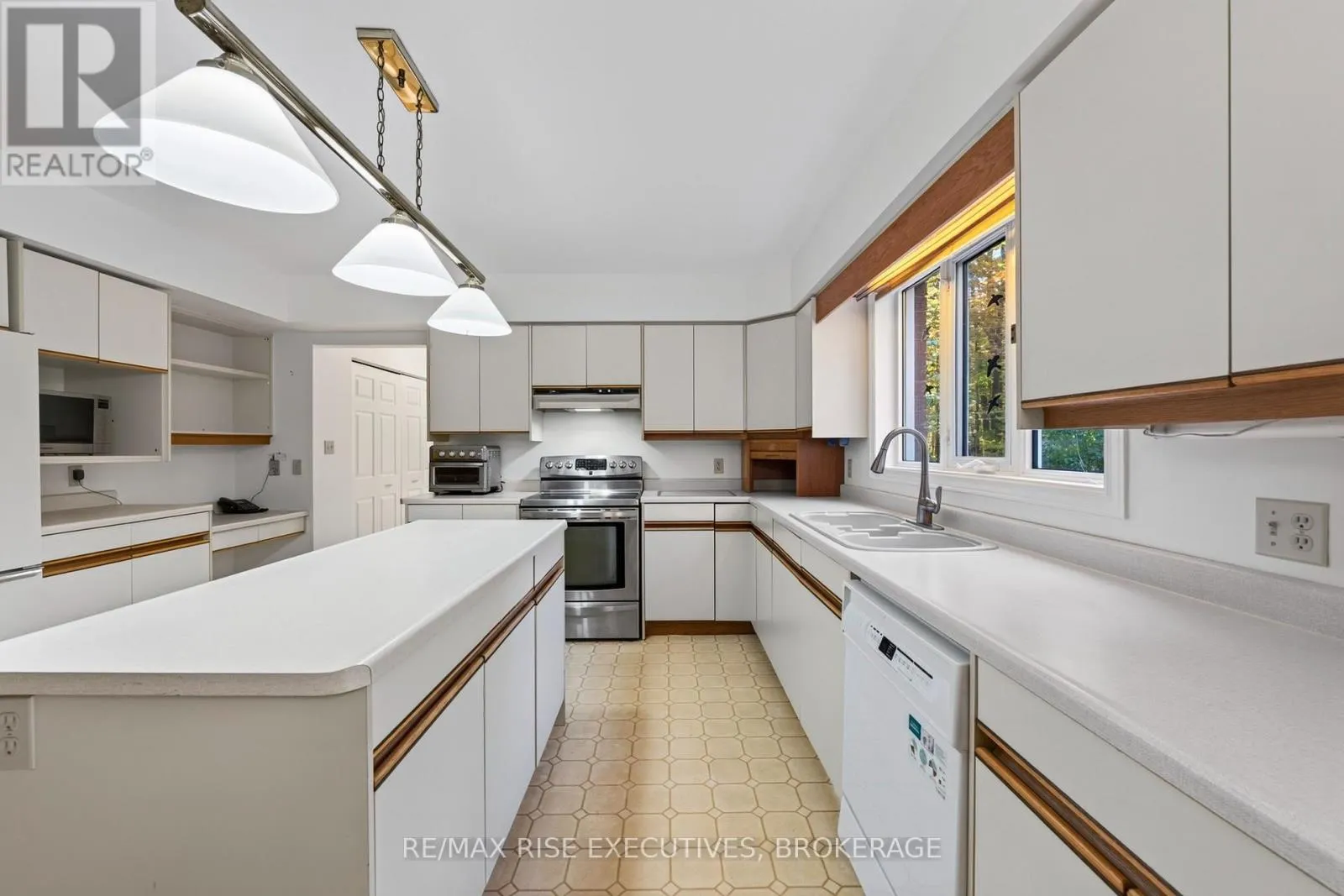 1685 WOODMOUNT GROVE