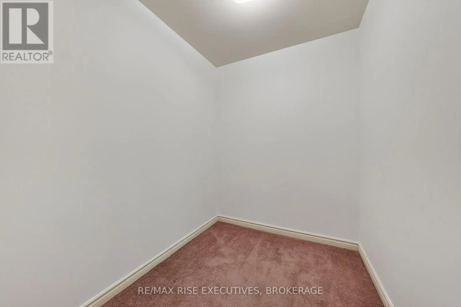 1685 WOODMOUNT GROVE
