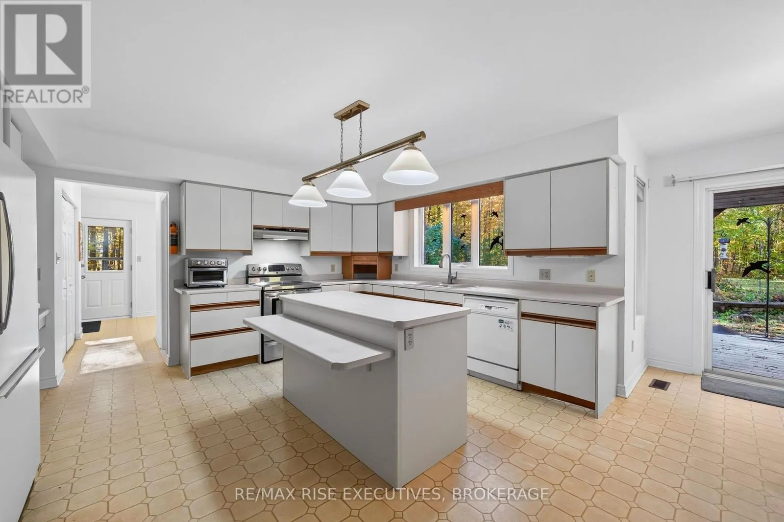 1685 WOODMOUNT GROVE