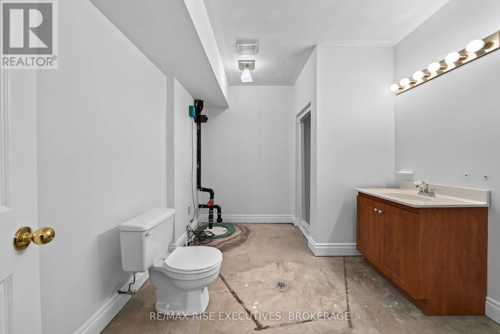 1685 WOODMOUNT GROVE
