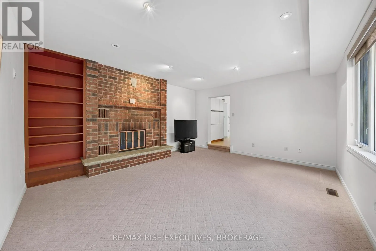 1685 WOODMOUNT GROVE