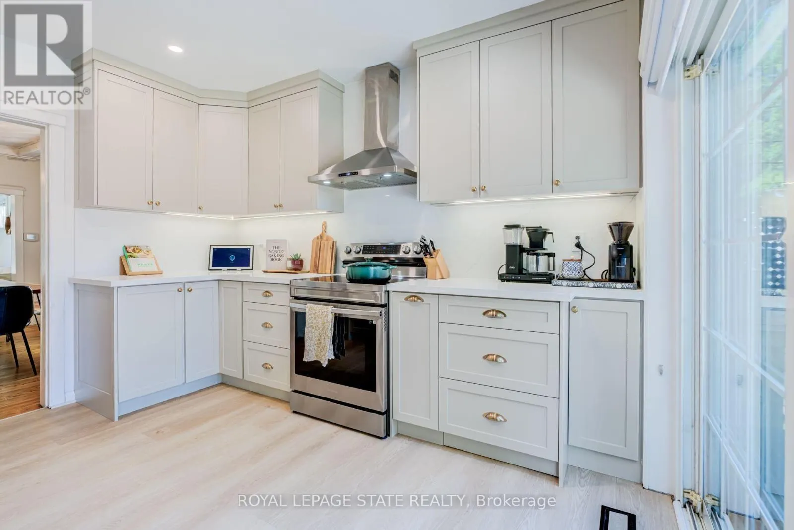 175 ROSSLYN AVENUE S