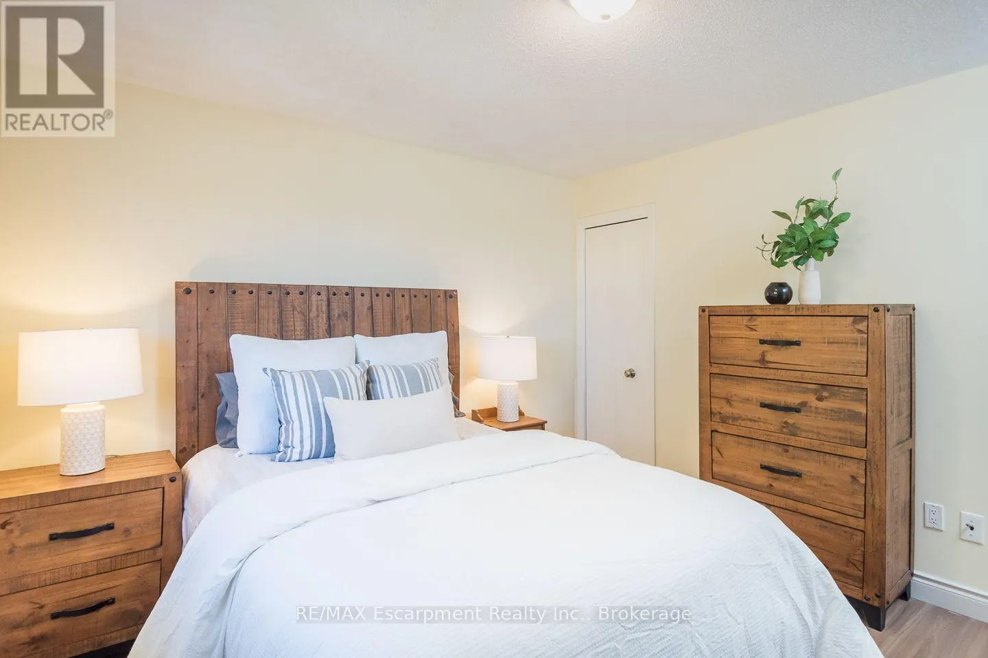 45 NISKA DRIVE