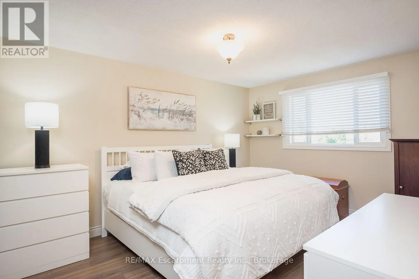 45 NISKA DRIVE