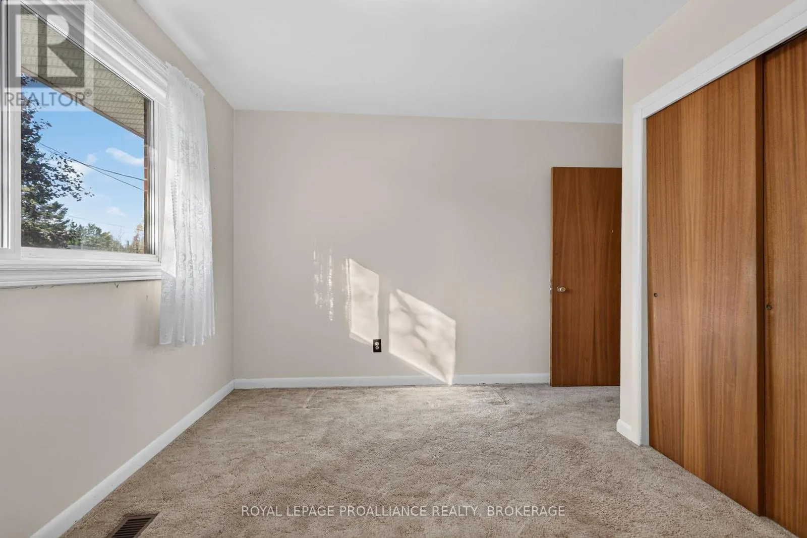 1416 WOODFIELD CRESCENT