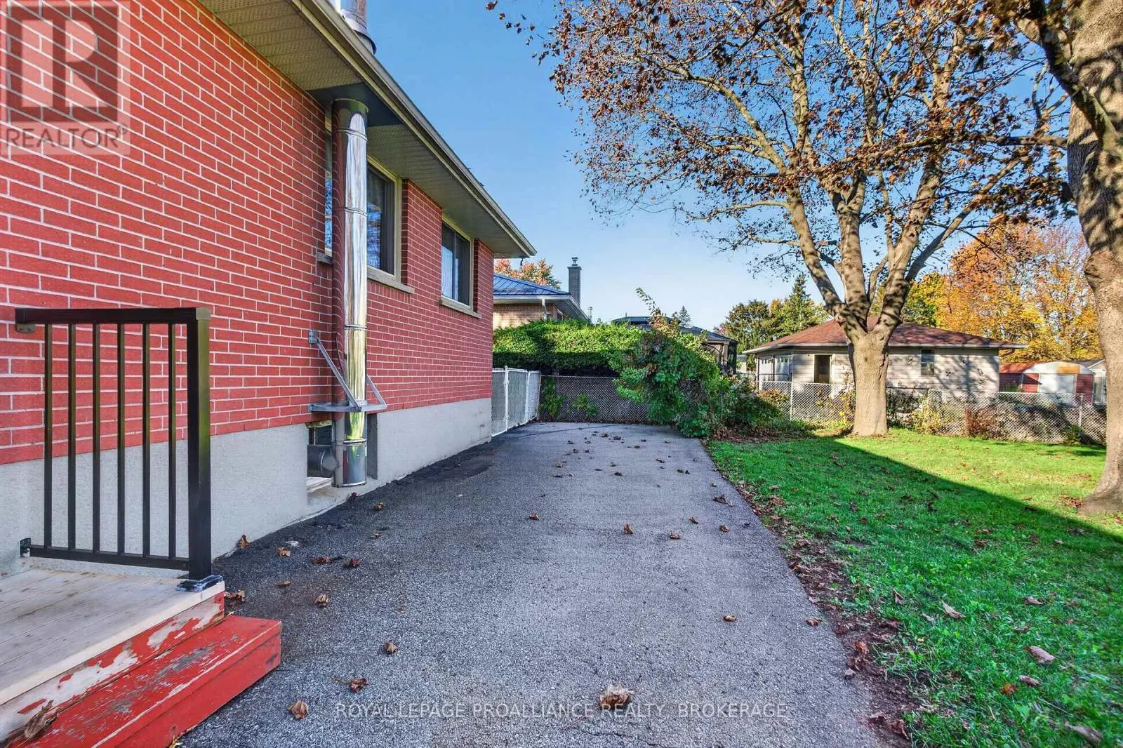 1416 WOODFIELD CRESCENT
