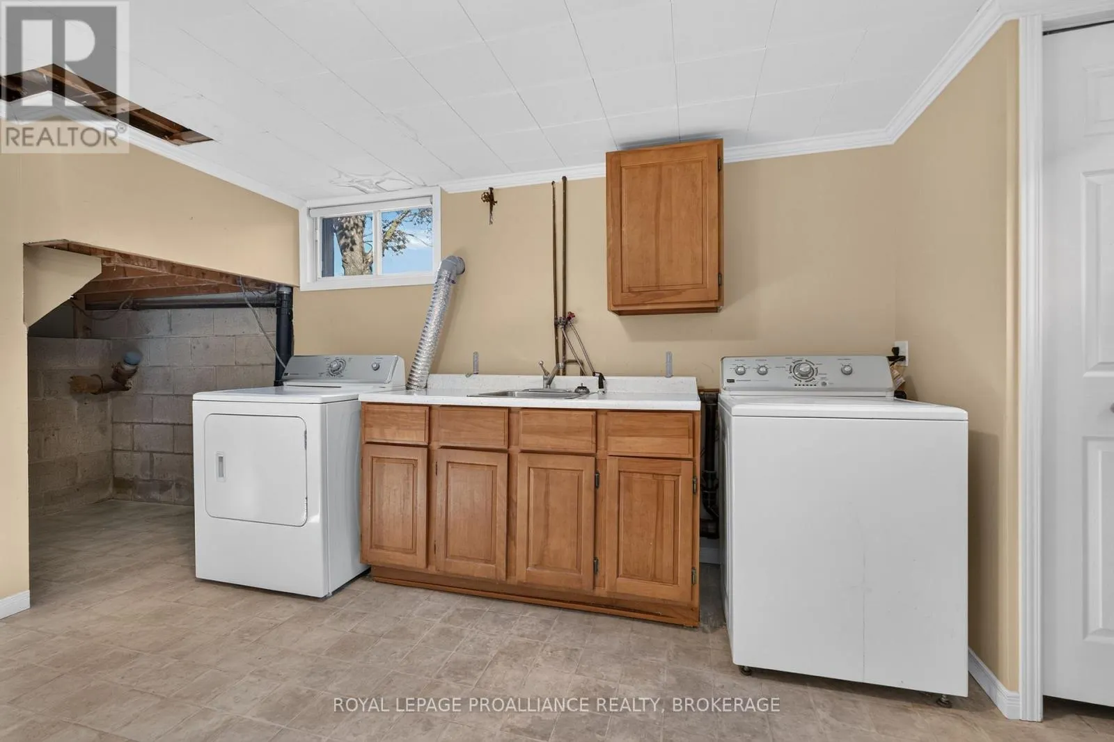1416 WOODFIELD CRESCENT