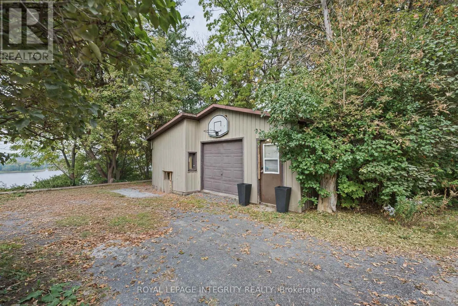 1587 LILAC LANE