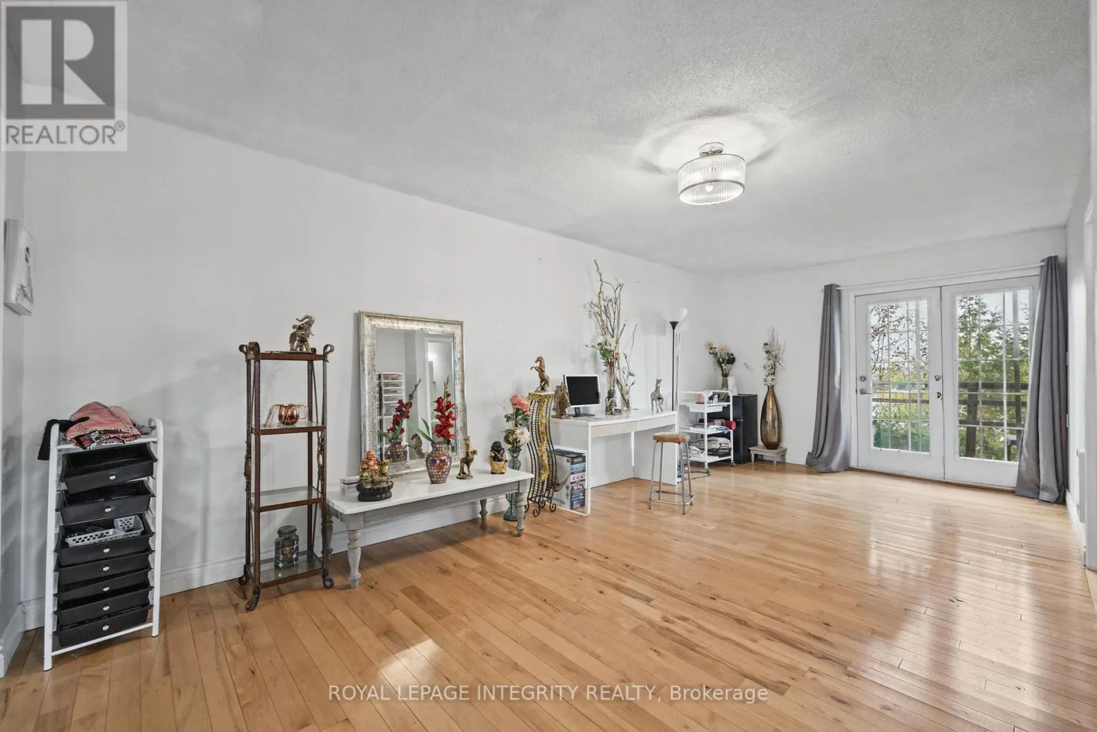 1587 LILAC LANE