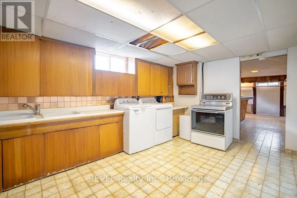 2229 HOUCK CRESCENT