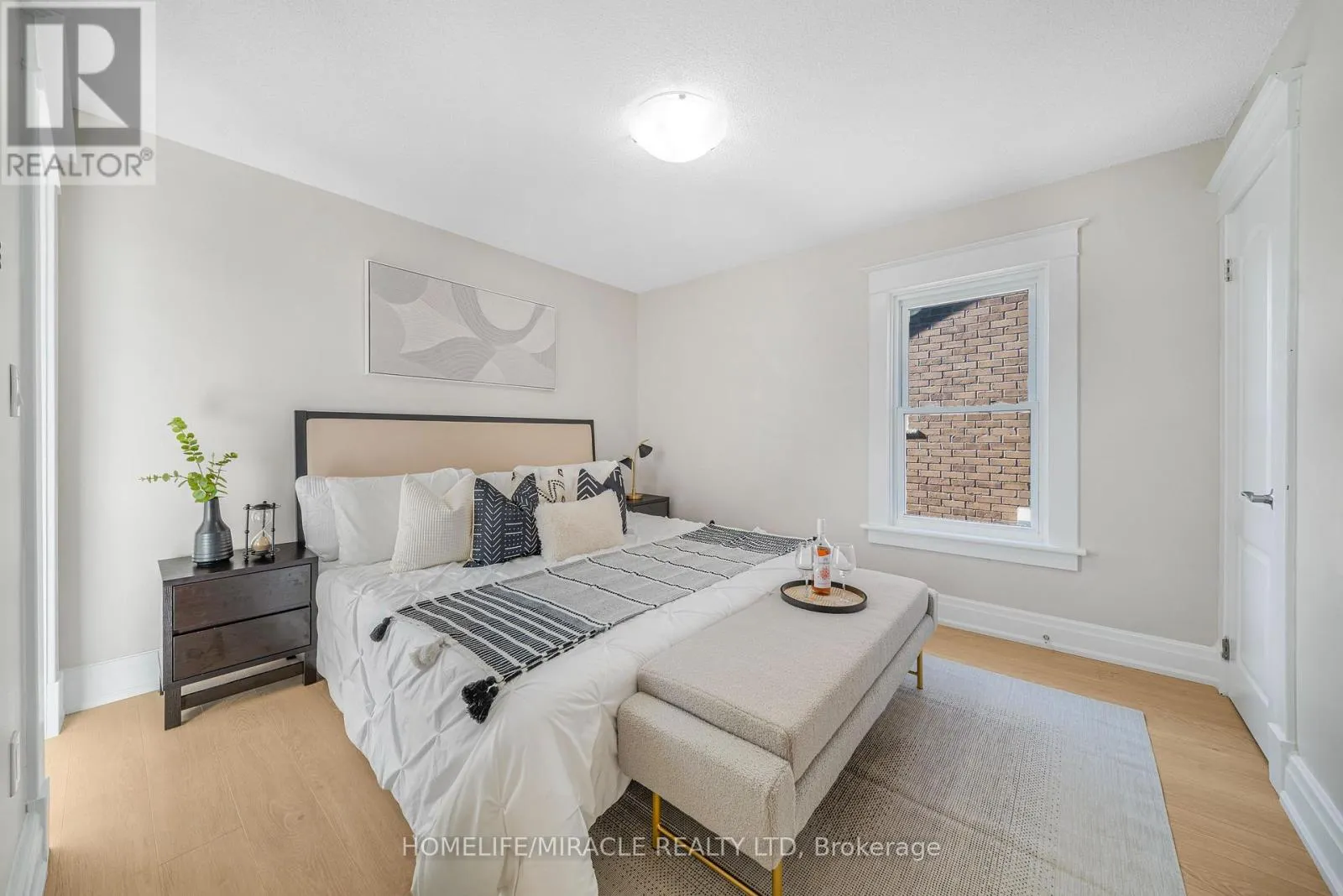323 QUEENSTON ROAD