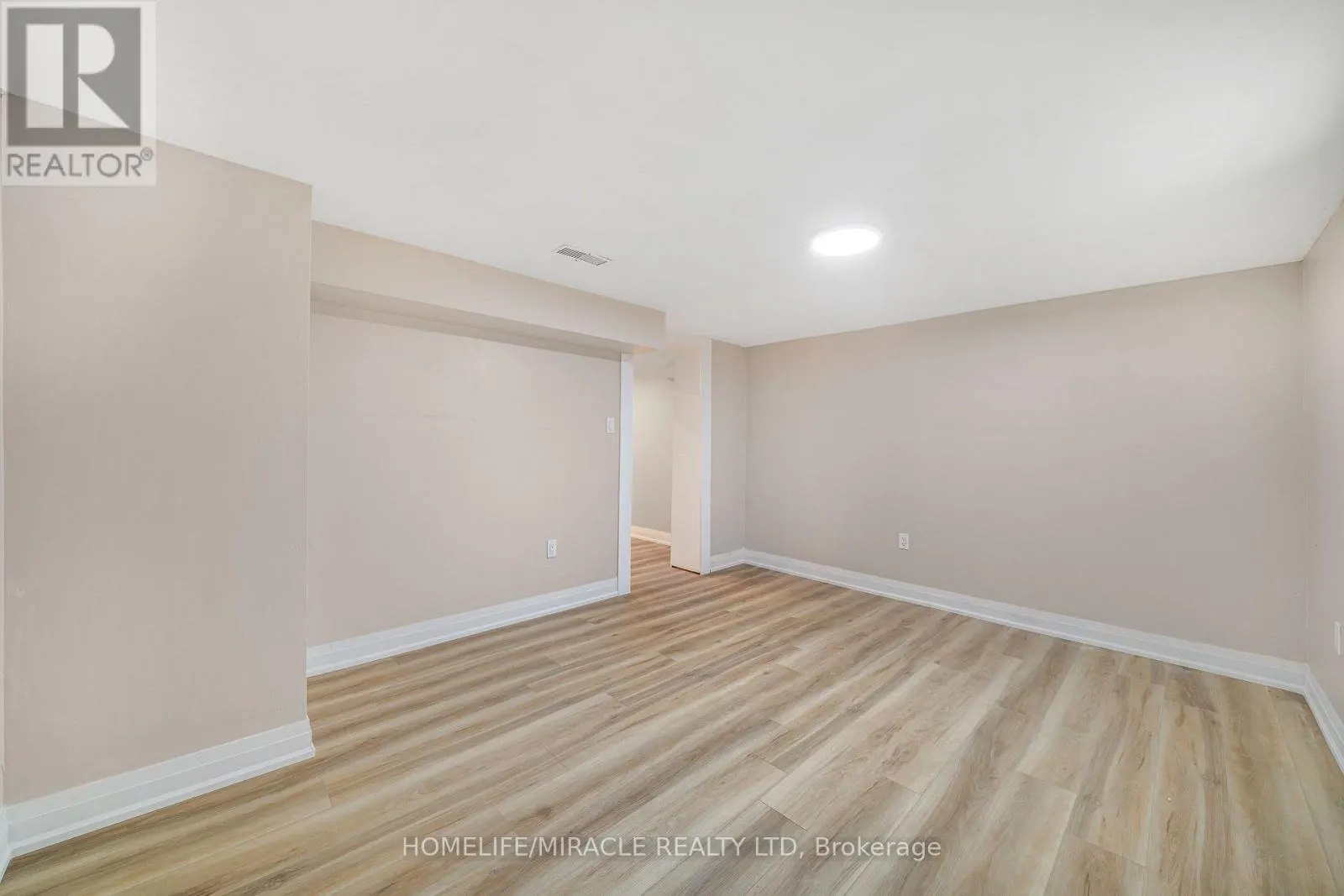 323 QUEENSTON ROAD