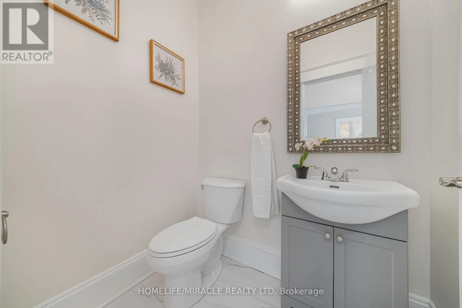 323 QUEENSTON ROAD