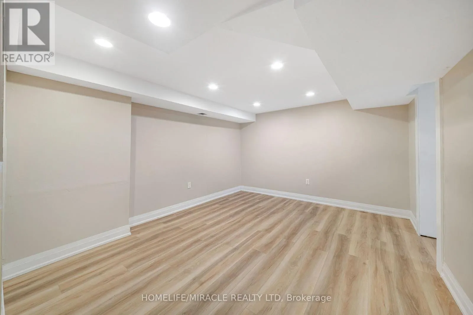 323 QUEENSTON ROAD
