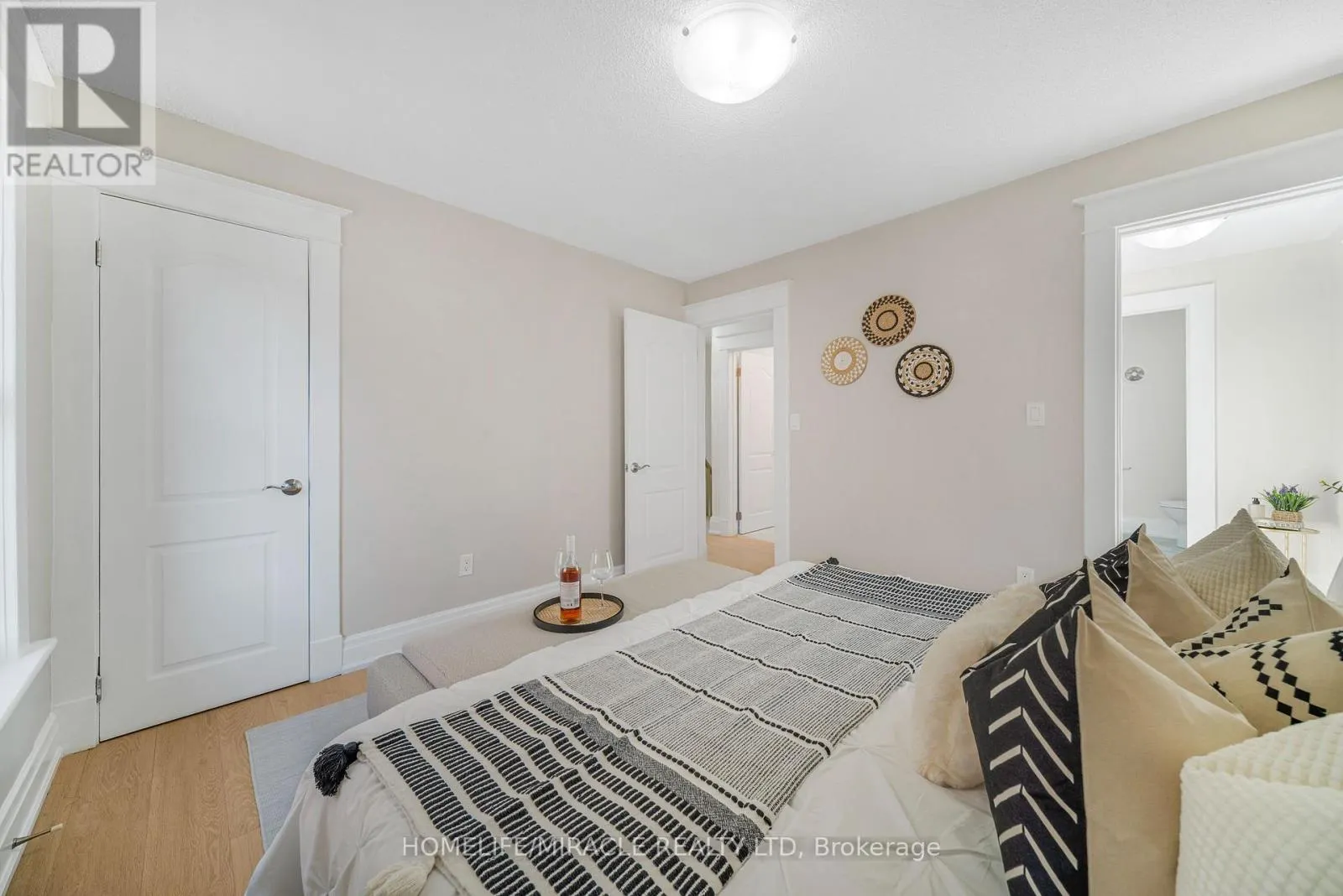 323 QUEENSTON ROAD