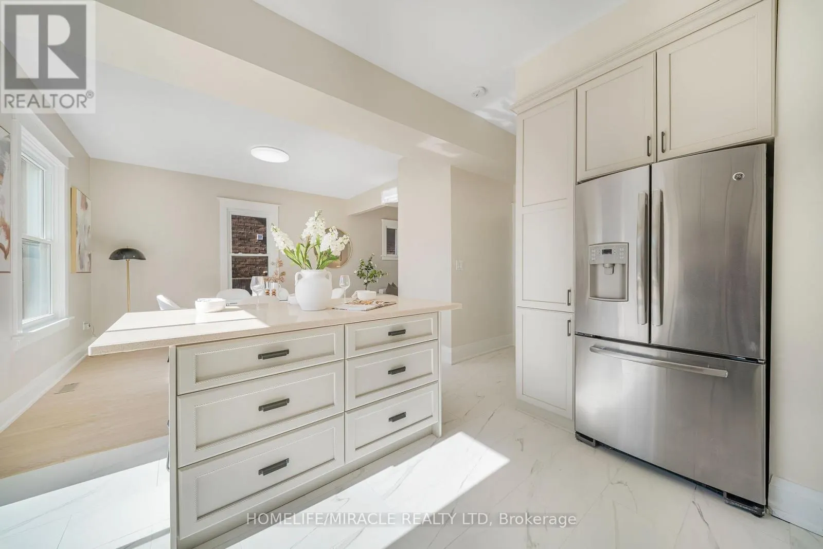 323 QUEENSTON ROAD