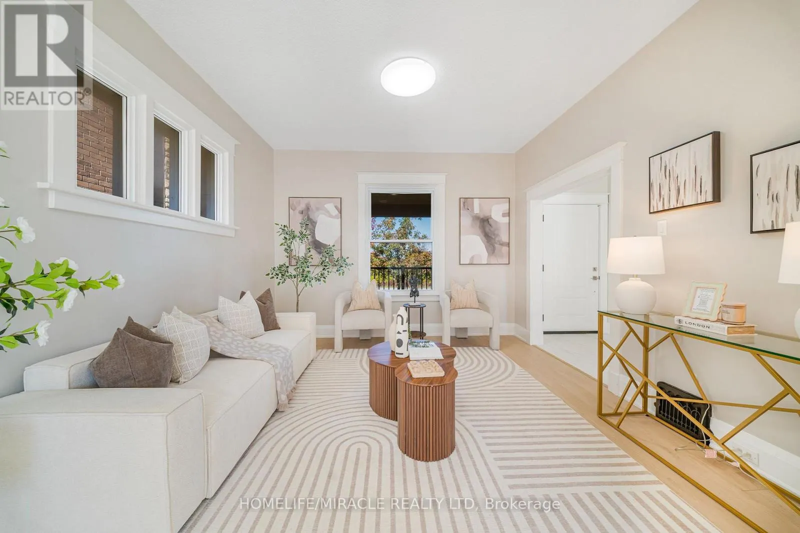 323 QUEENSTON ROAD