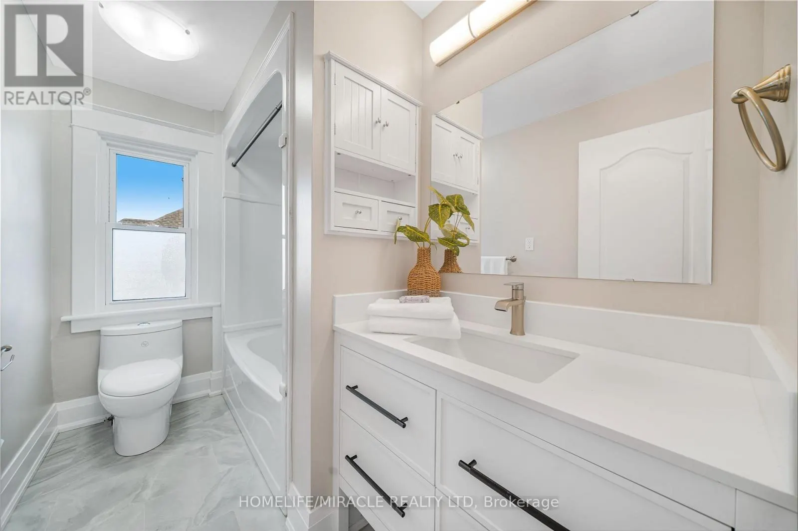 323 QUEENSTON ROAD