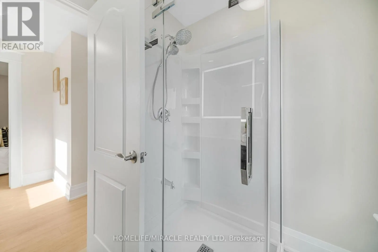 323 QUEENSTON ROAD