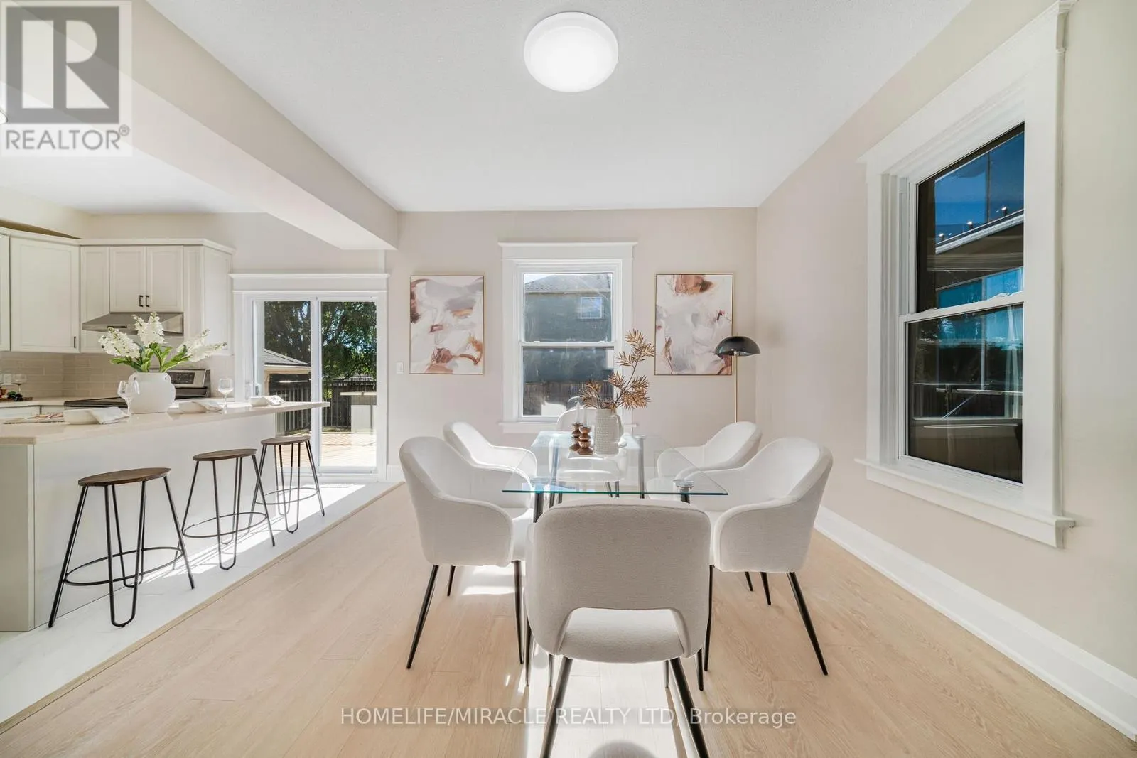 323 QUEENSTON ROAD