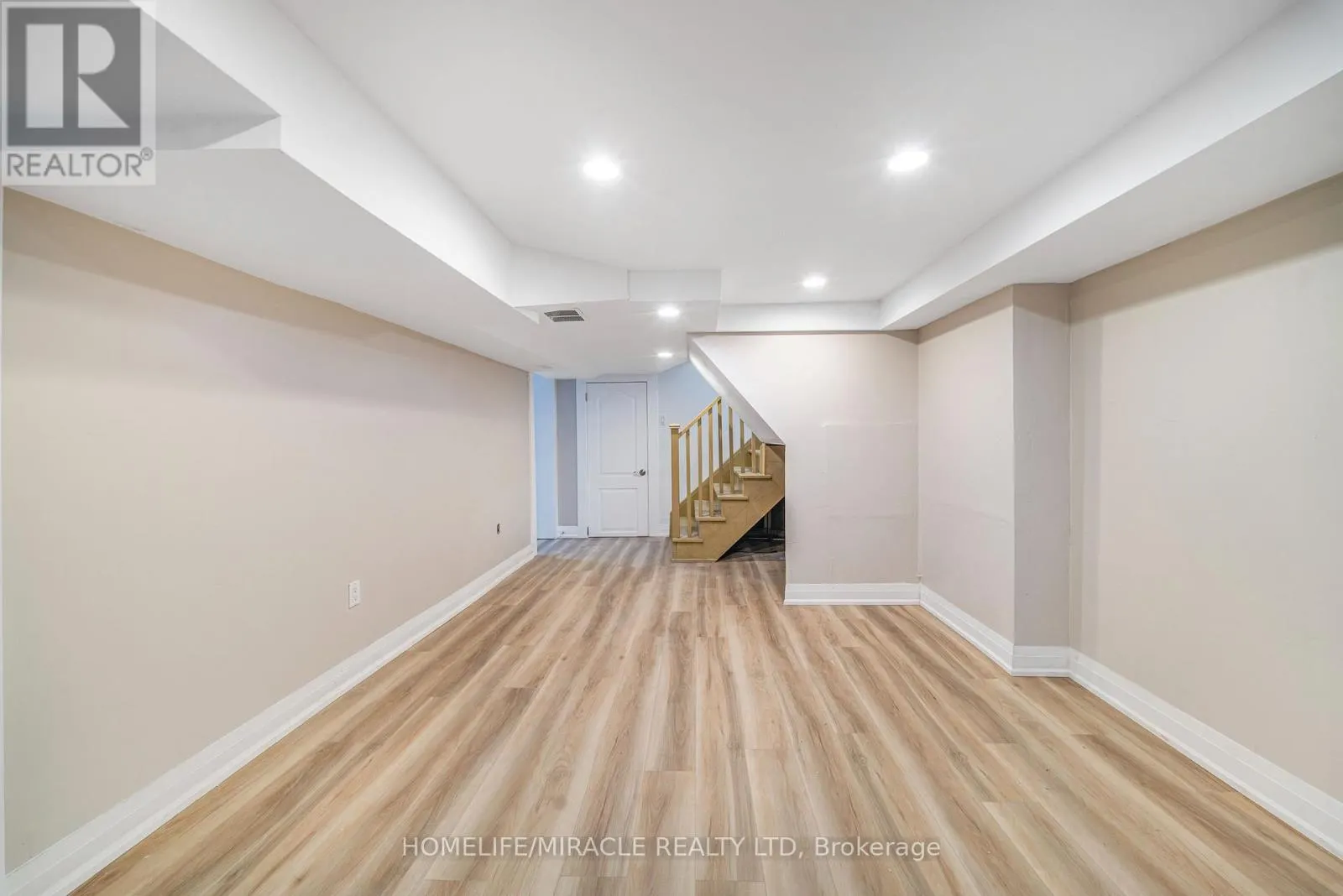323 QUEENSTON ROAD