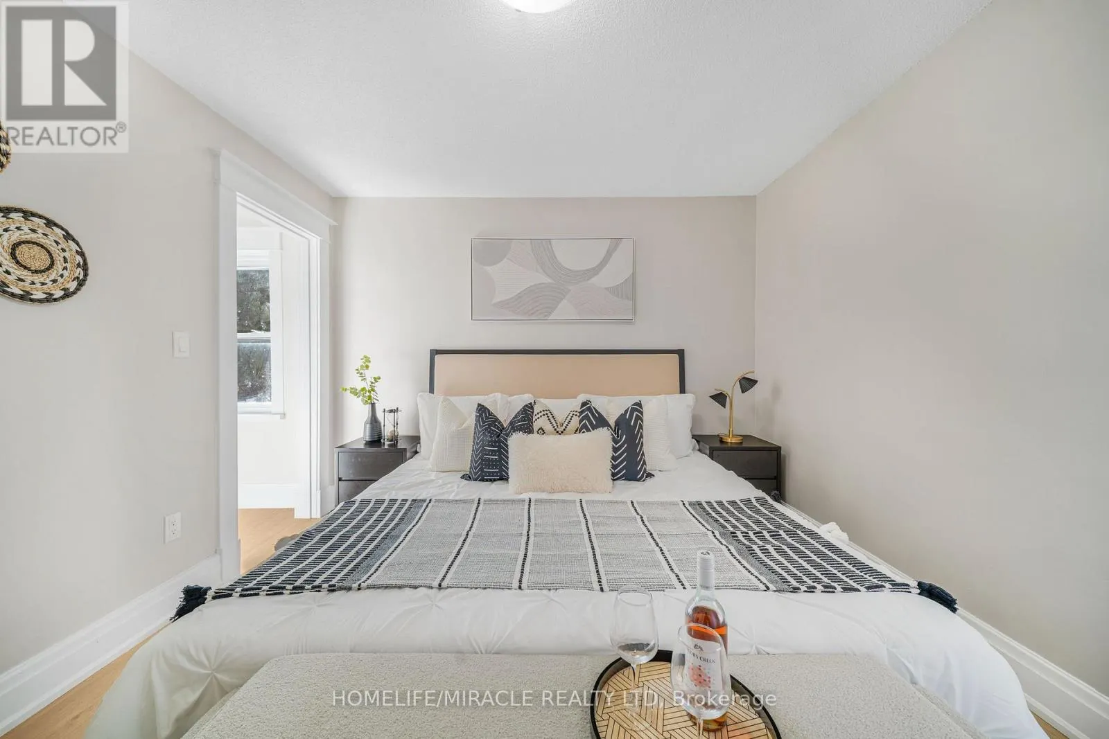 323 QUEENSTON ROAD