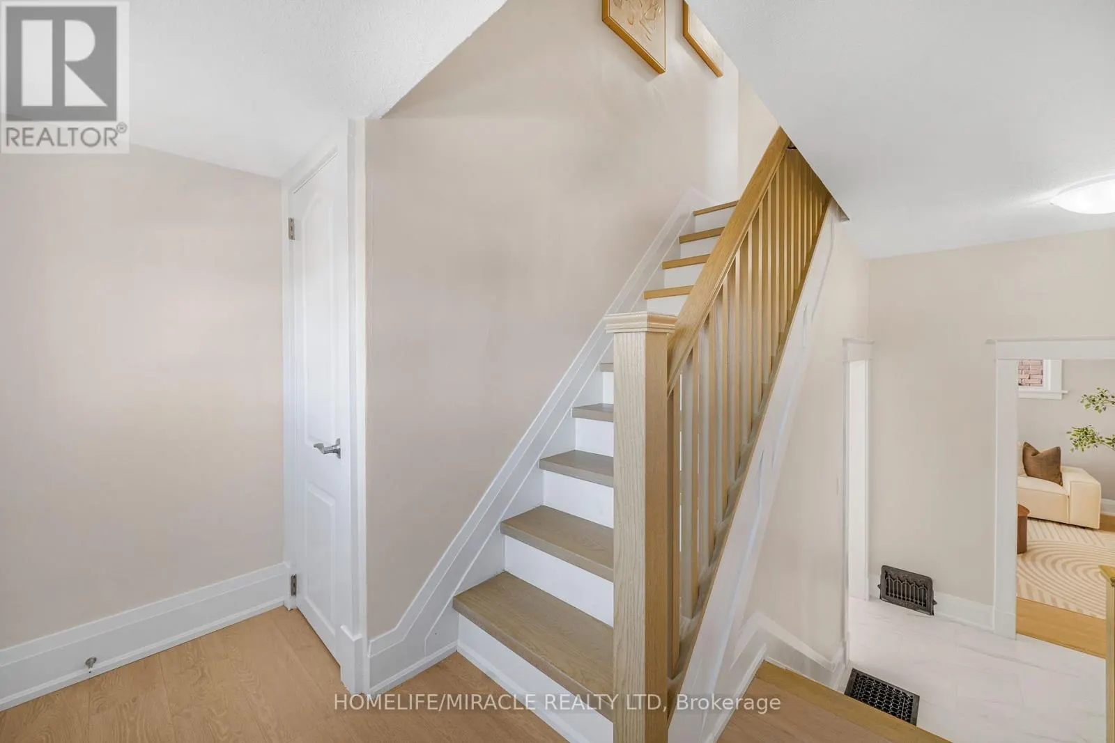 323 QUEENSTON ROAD