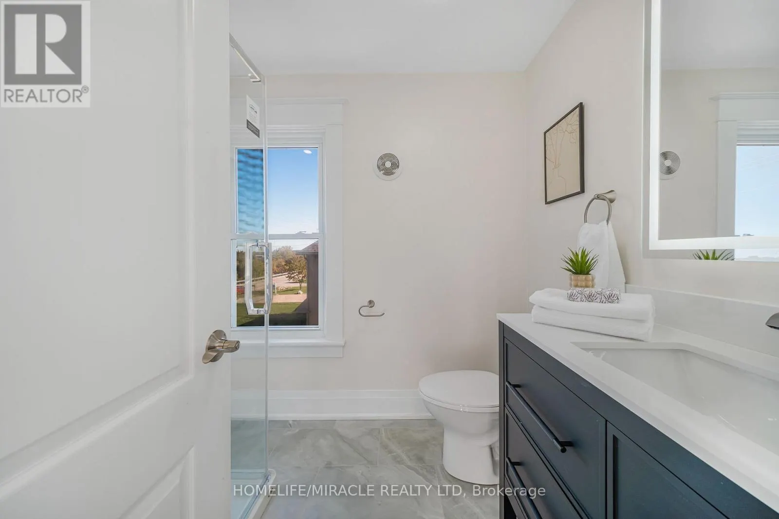 323 QUEENSTON ROAD