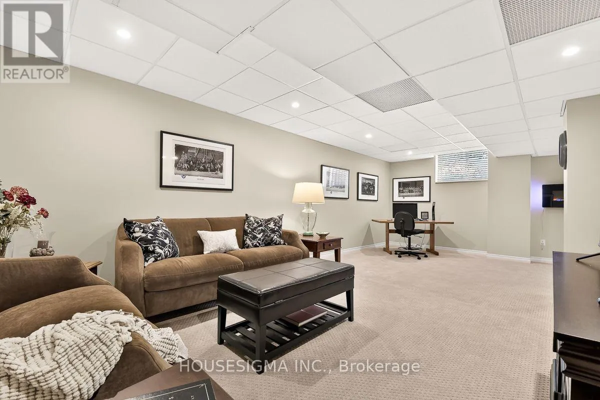 798 GREENLY DRIVE