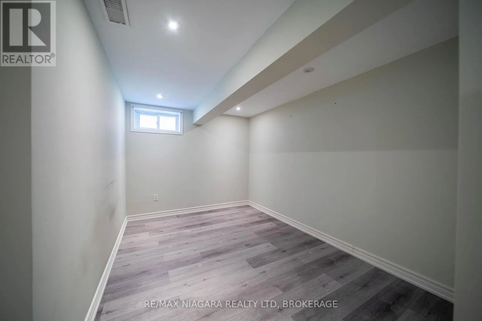 15 SPRINGBANK DRIVE