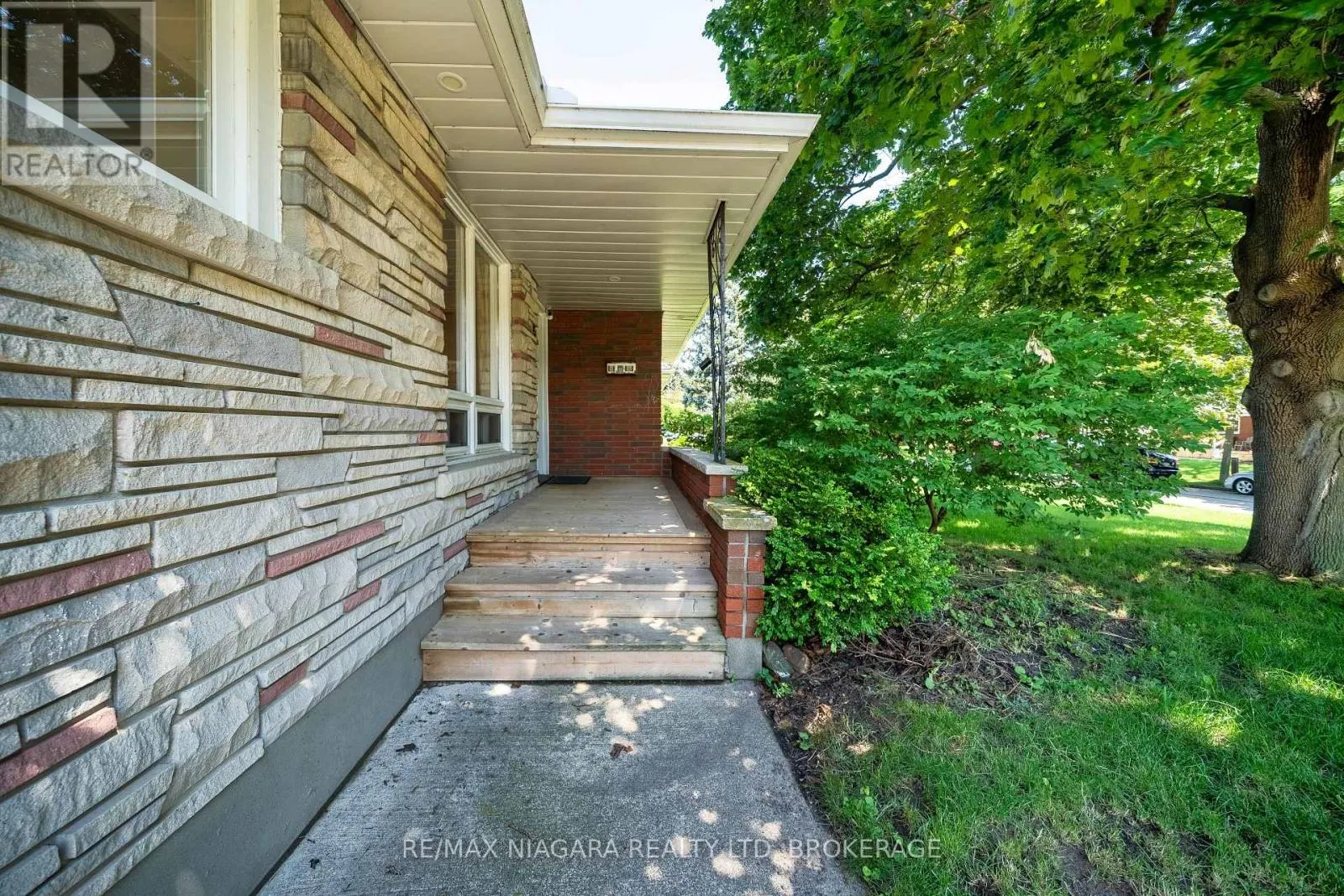 15 SPRINGBANK DRIVE