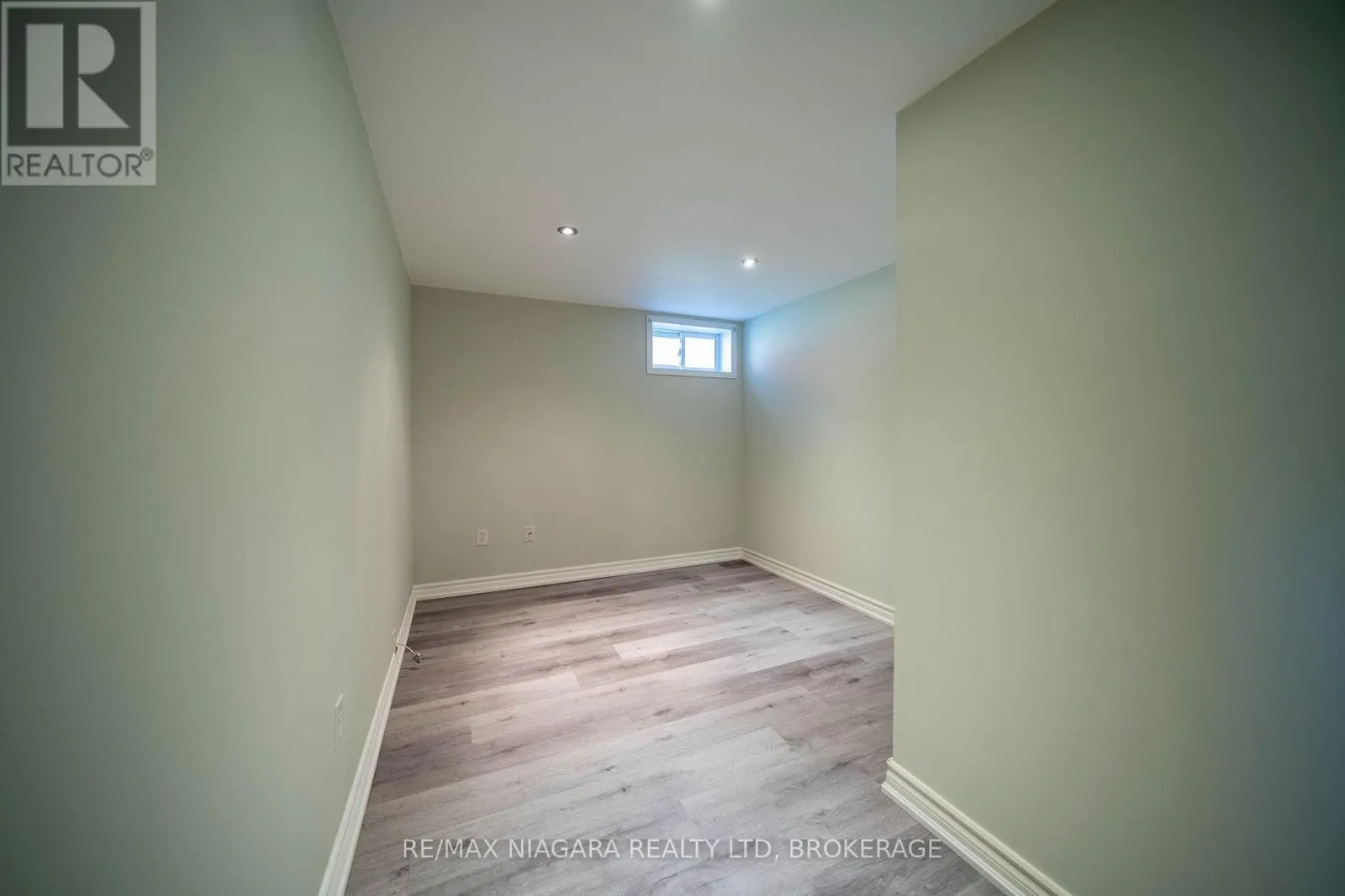 15 SPRINGBANK DRIVE