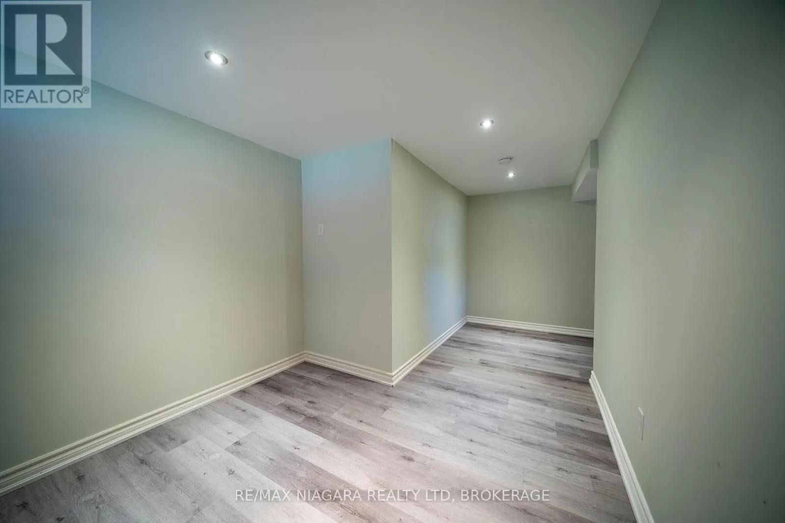 15 SPRINGBANK DRIVE