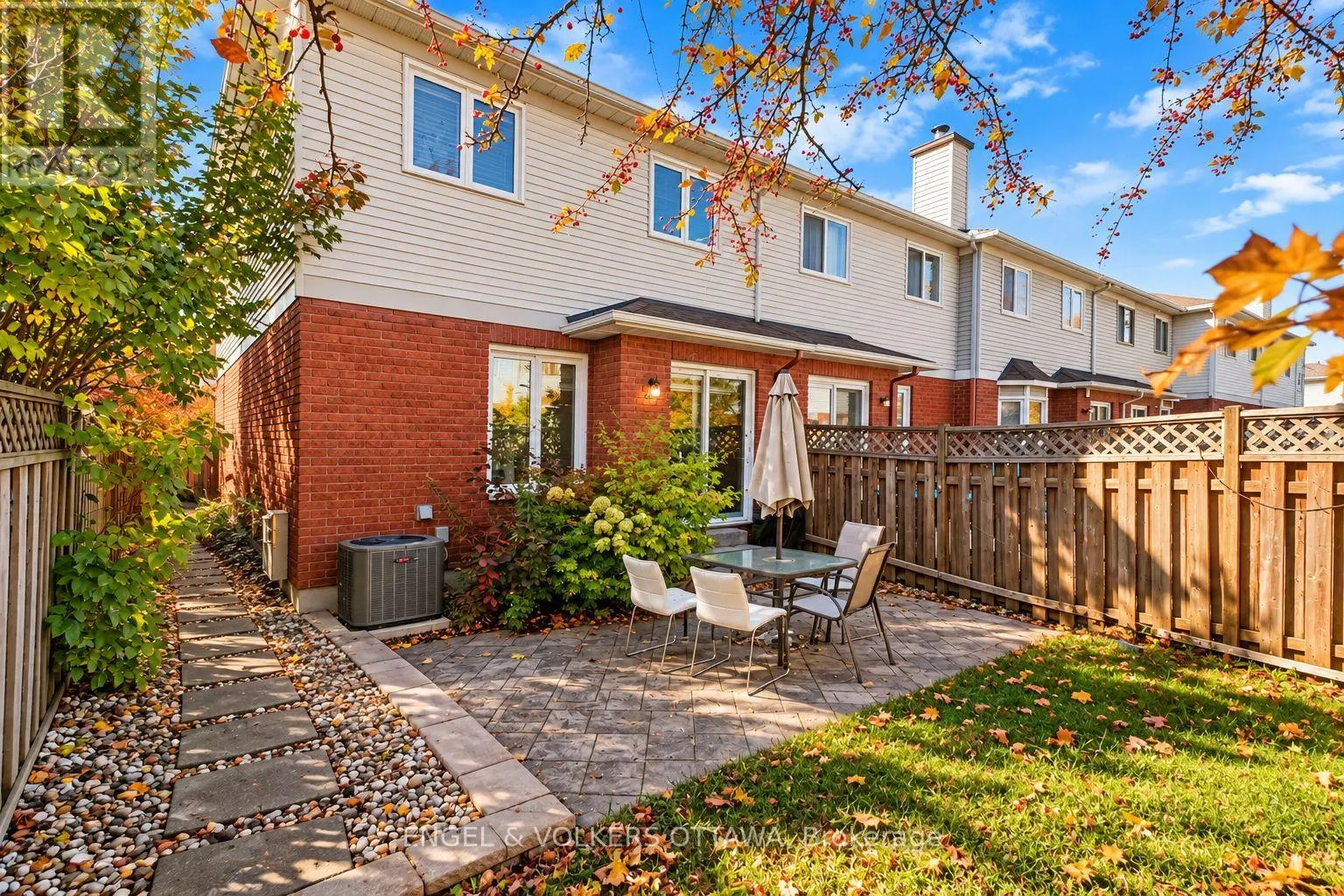 29 WOODBURY CRESCENT