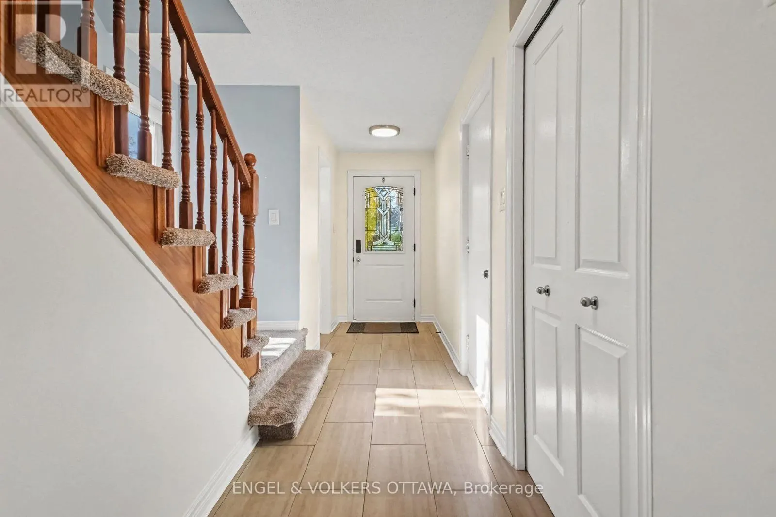 29 WOODBURY CRESCENT