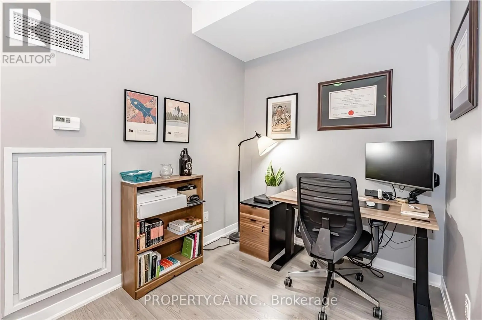 409 - 85 DUKE STREET W