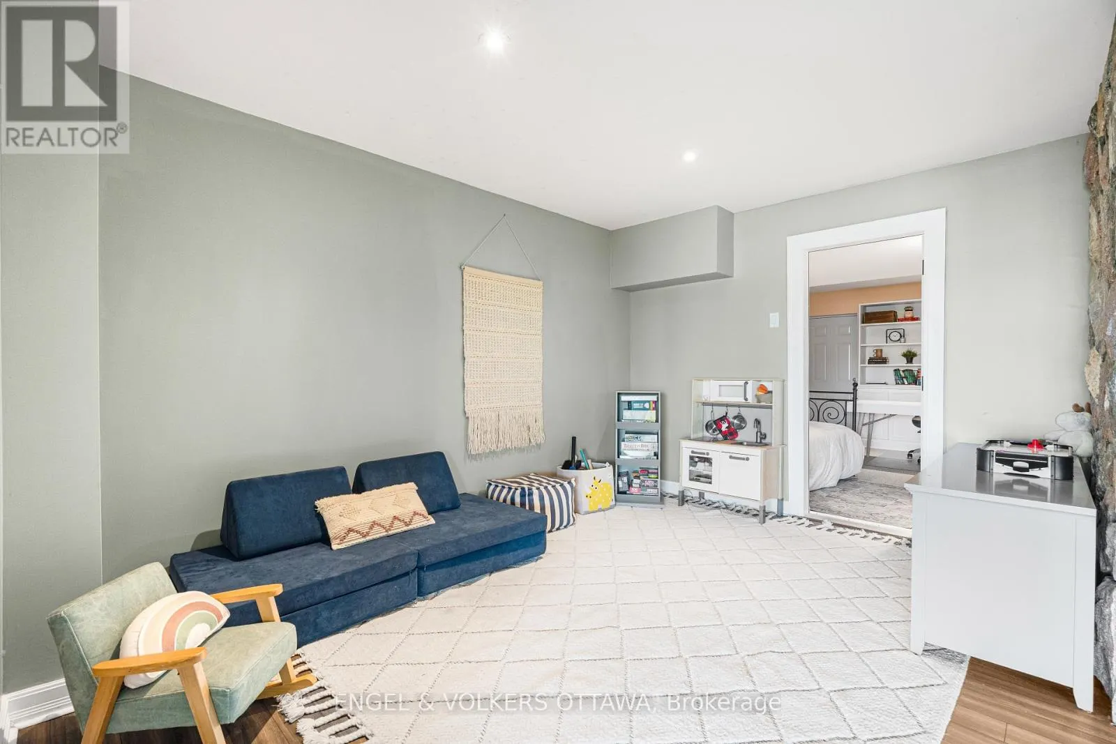 1073 ISLAND VIEW DRIVE