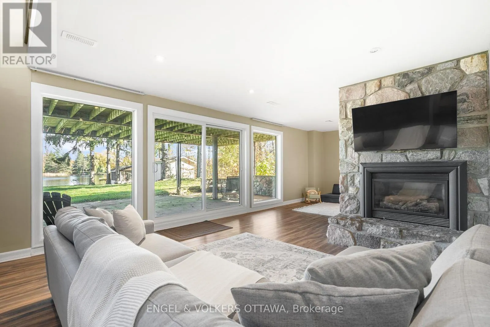 1073 ISLAND VIEW DRIVE