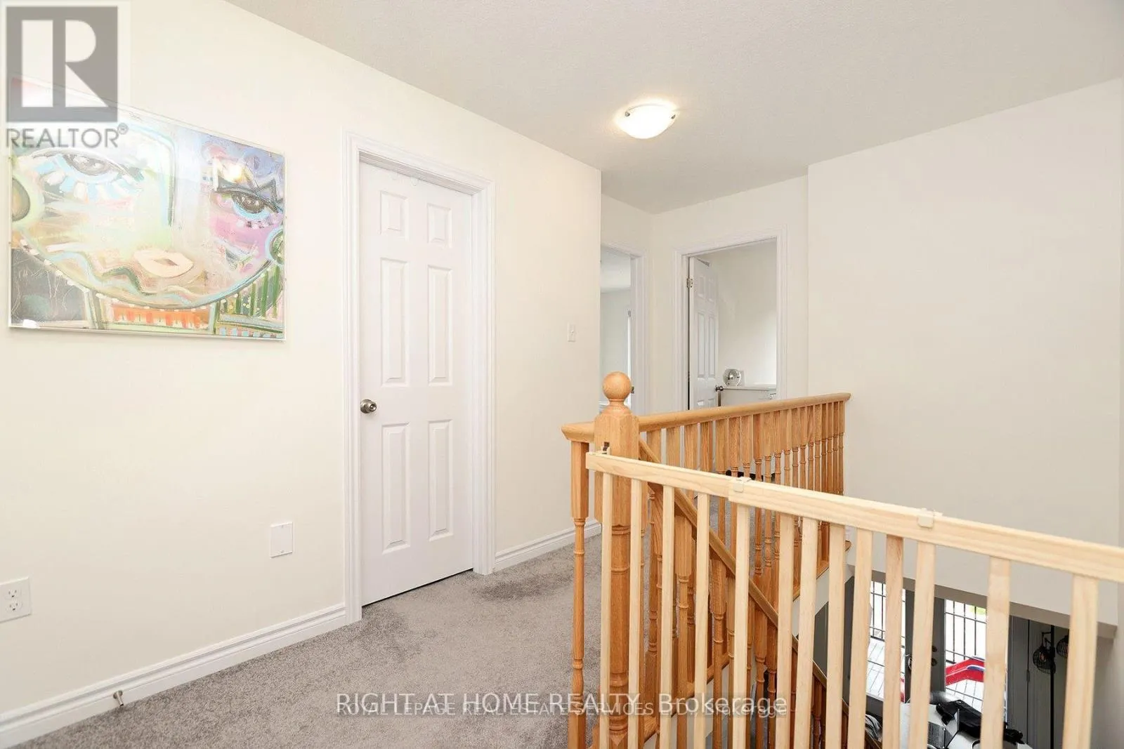 40 - 383 DUNDAS STREET E