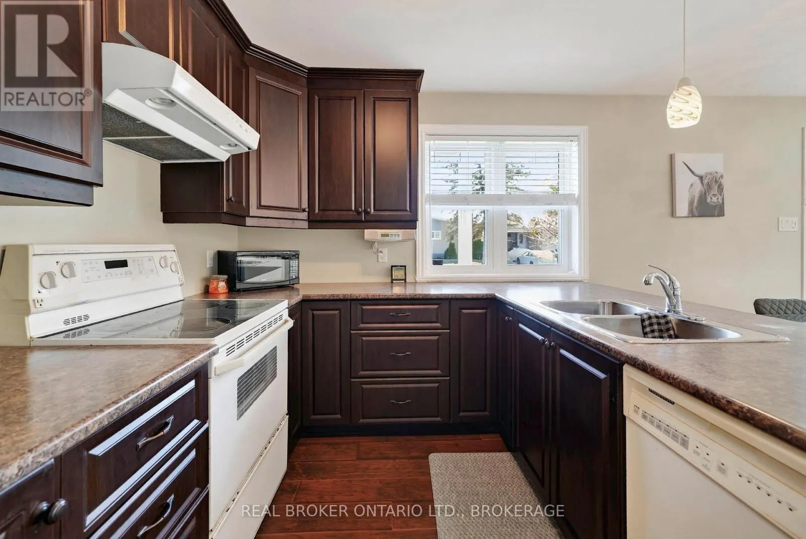 85 VICTORIA STREET W
