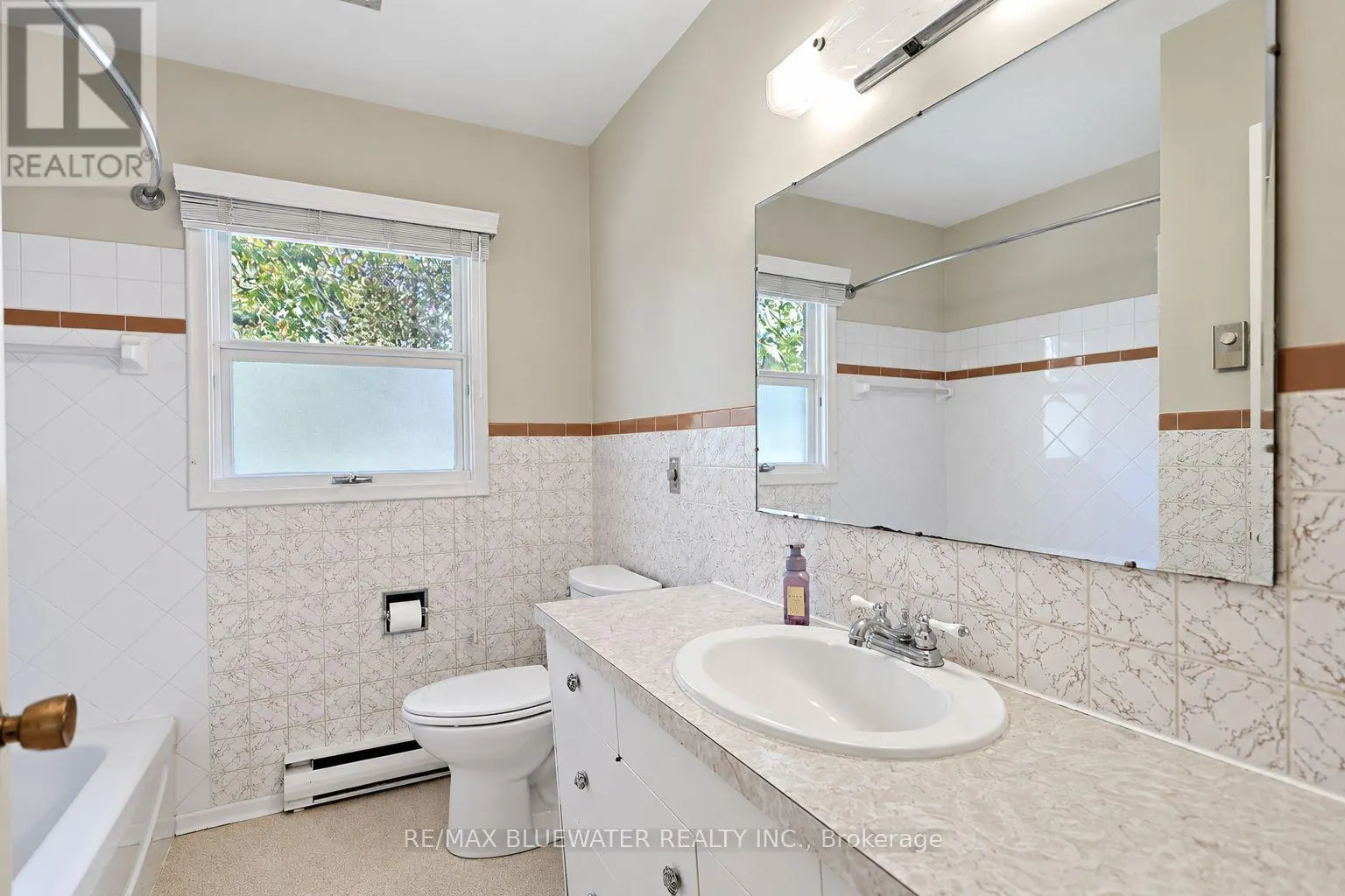 10138 EDMONDS BOULEVARD