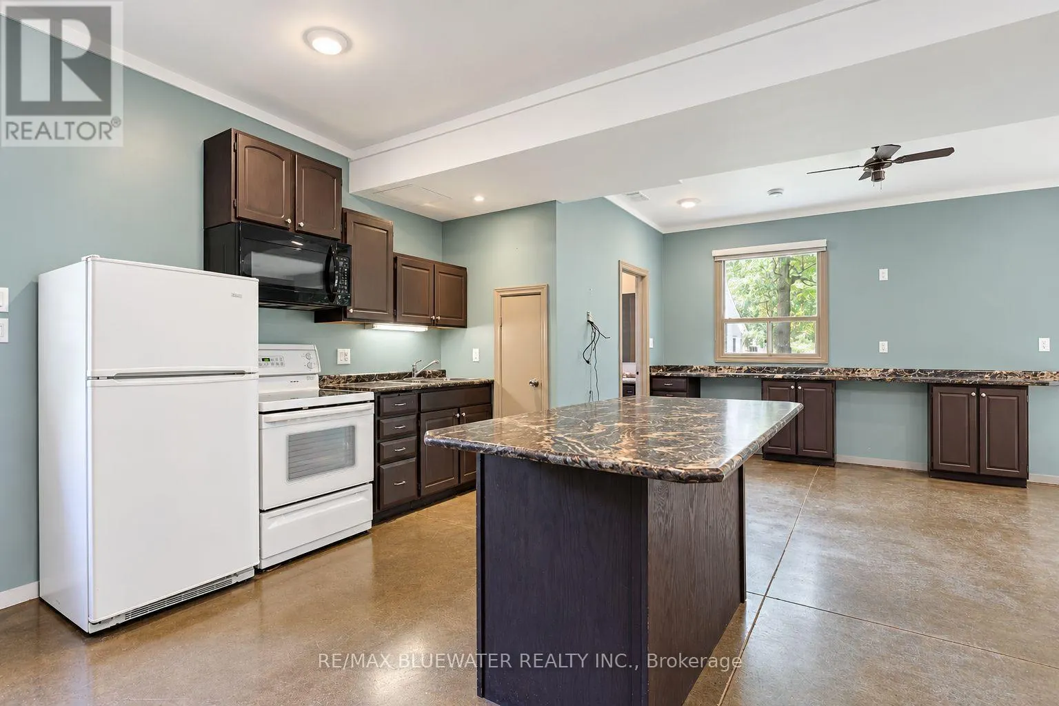 10138 EDMONDS BOULEVARD
